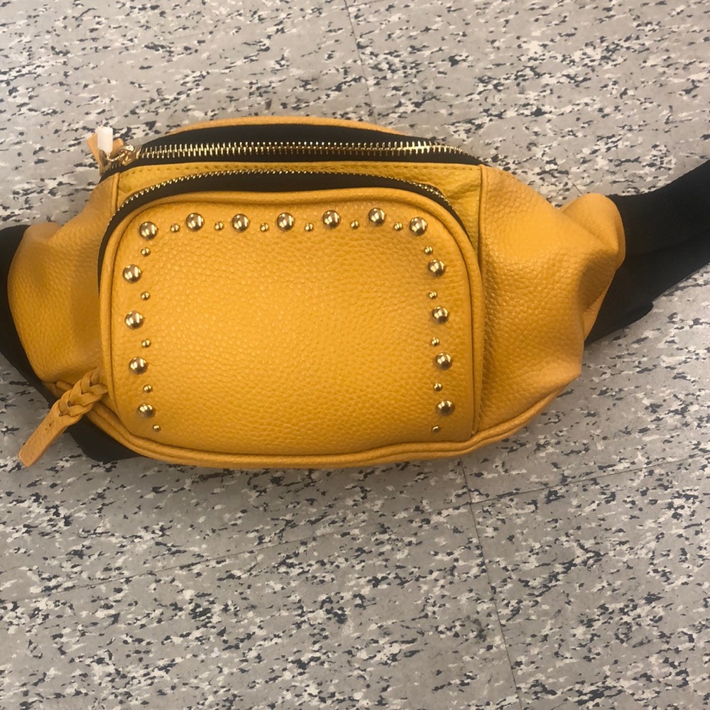 Mustard Yellow fanny pack!!